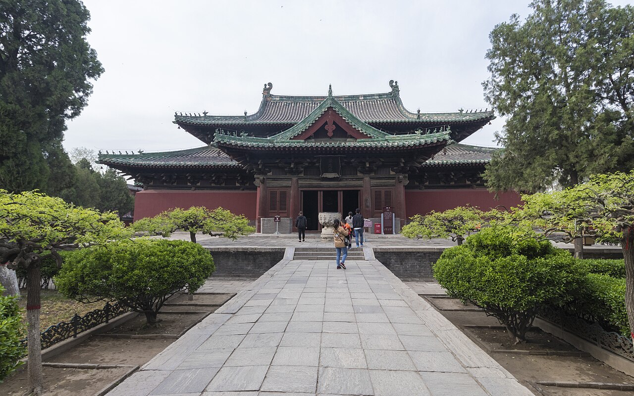 摩尼殿全景：十字形平面和四面各出一间的歇山抱厦