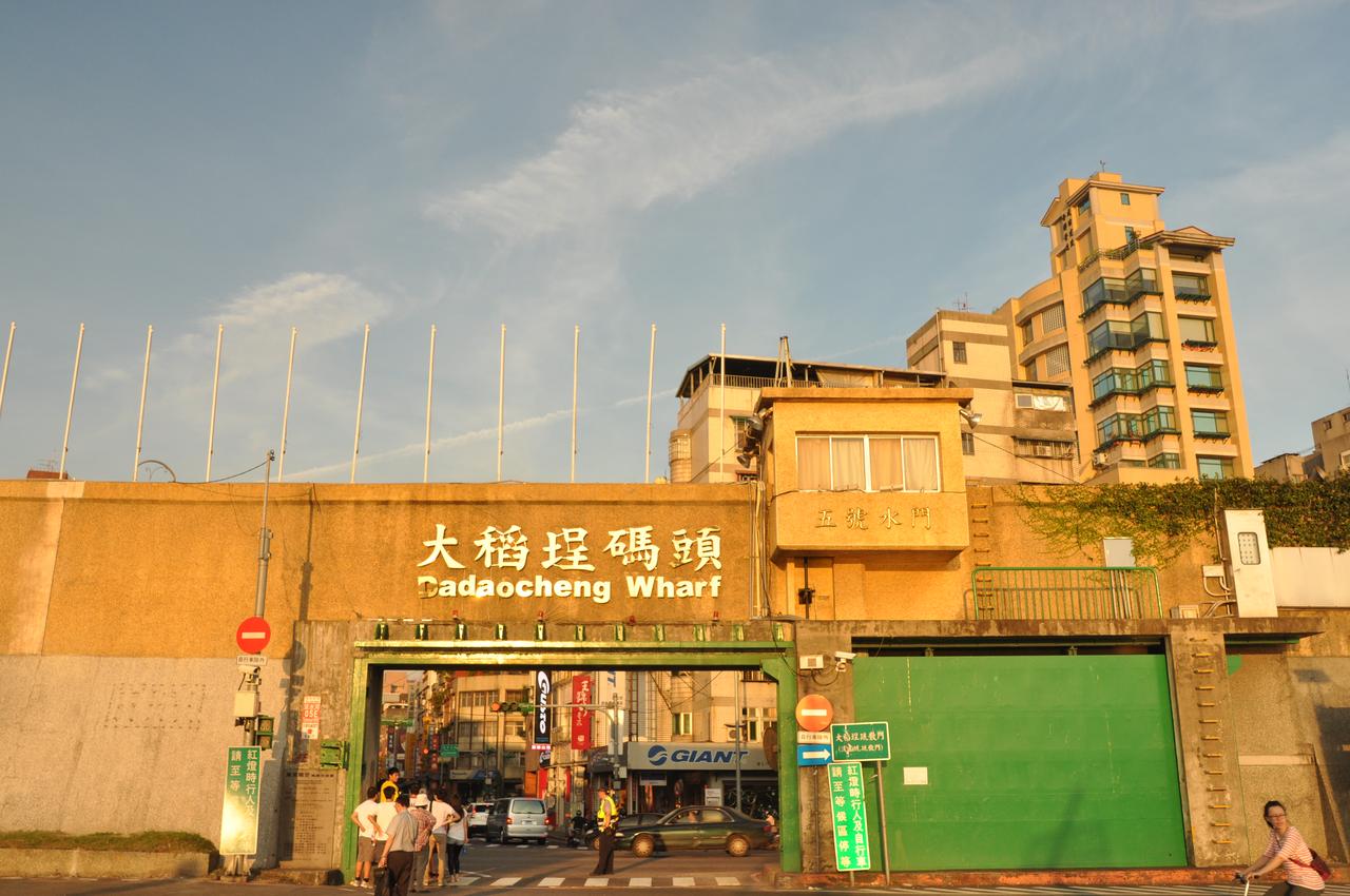 大稻埕码头五号水门入口，连接城市与河岸
