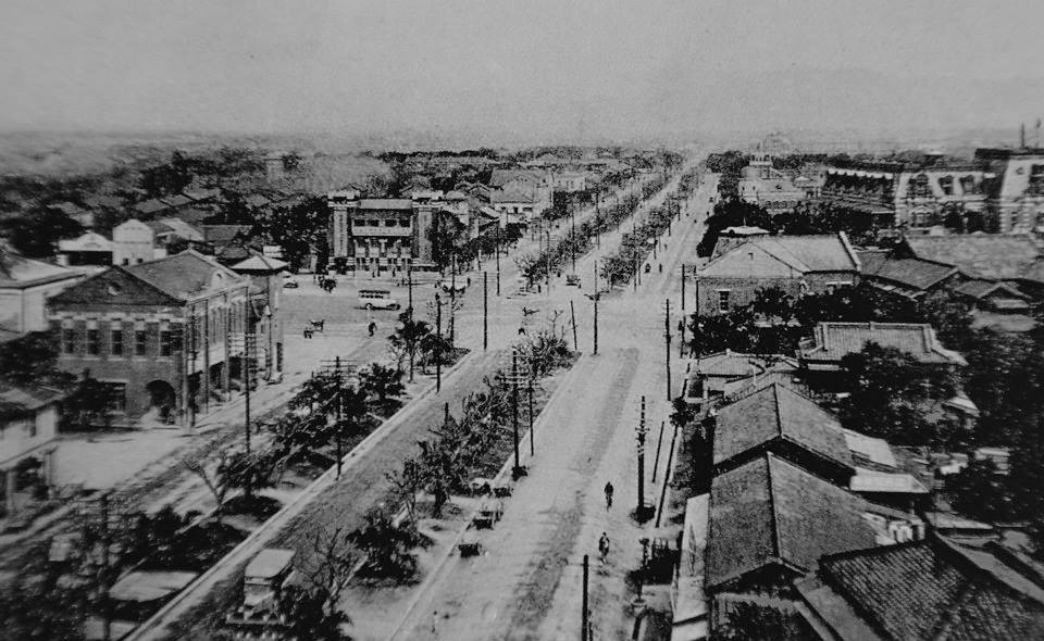 中华路一段：原城墙基址上的三线道路