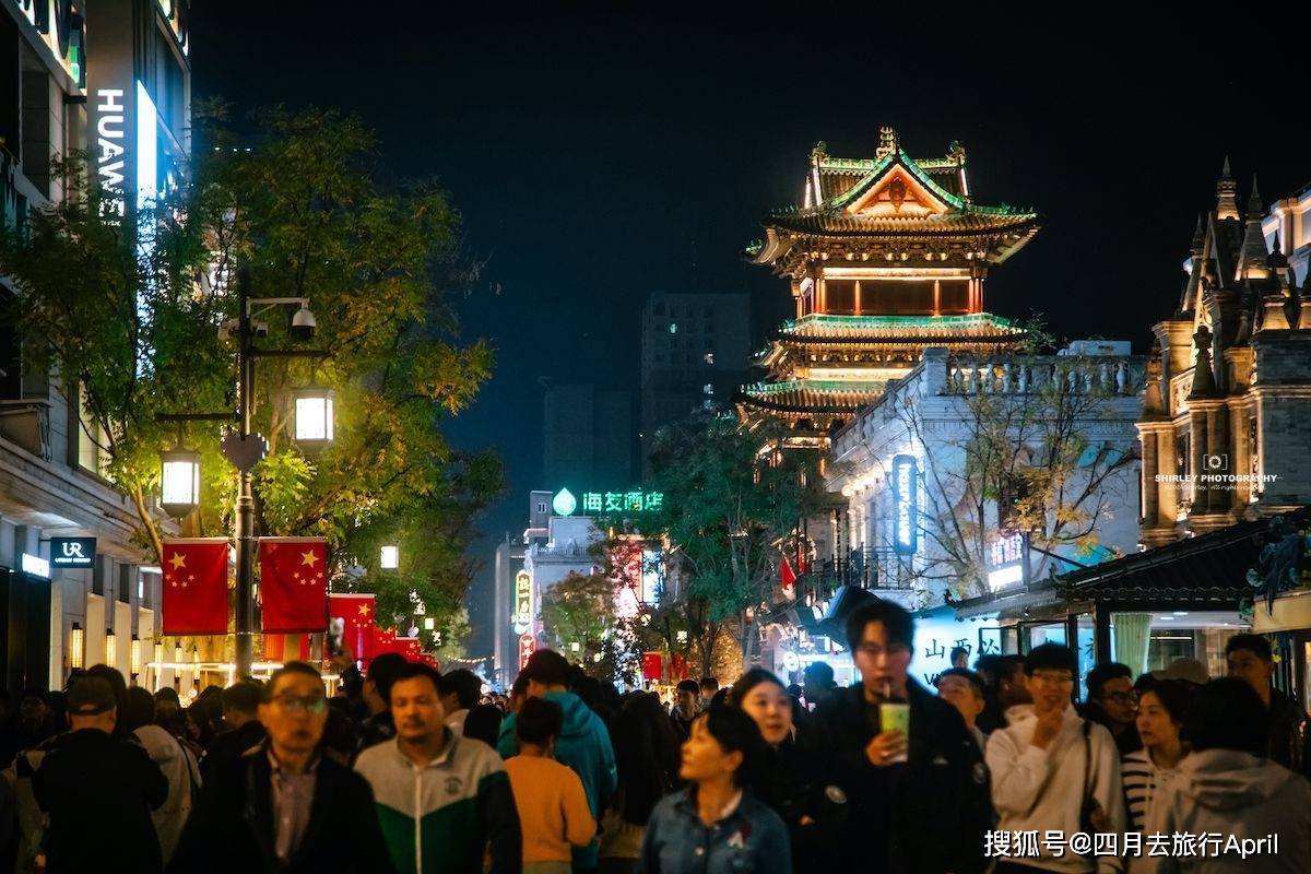 钟楼街改造后的民国风格步行街