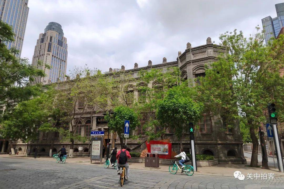 大清邮政津局内部展览空间，保留原有砖木结构