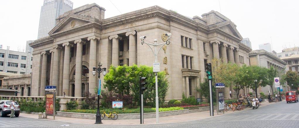 原汇丰银行大楼正立面，六根爱奥尼克巨柱撑起整座建筑的门面