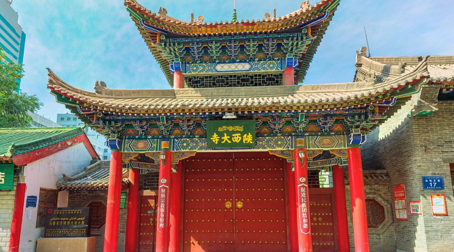 乌鲁木齐人民广场鸟瞰，方框形路网对应迪化城城墙轮廓
