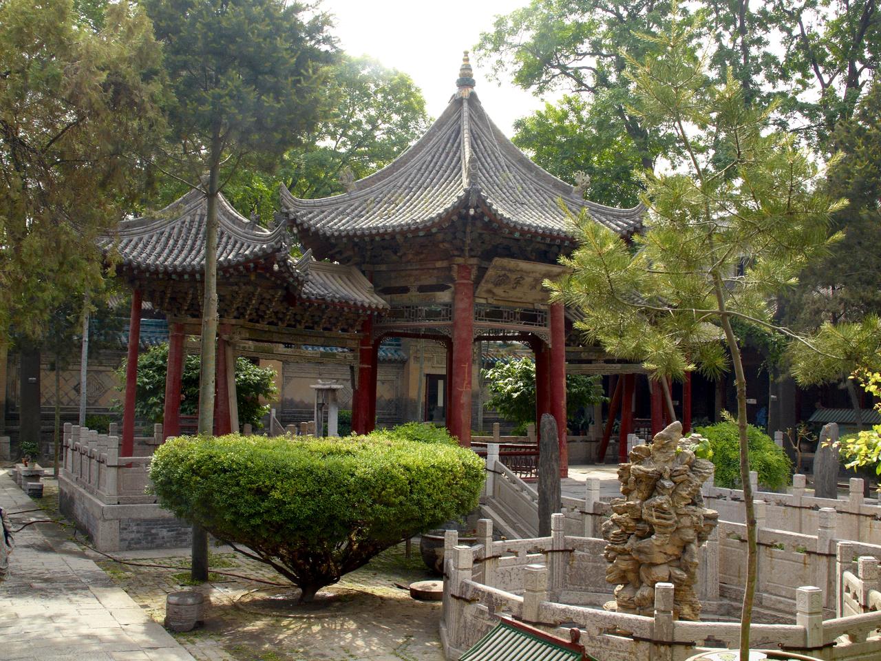 一真亭（凤凰亭），三亭相连如凤凰展翅