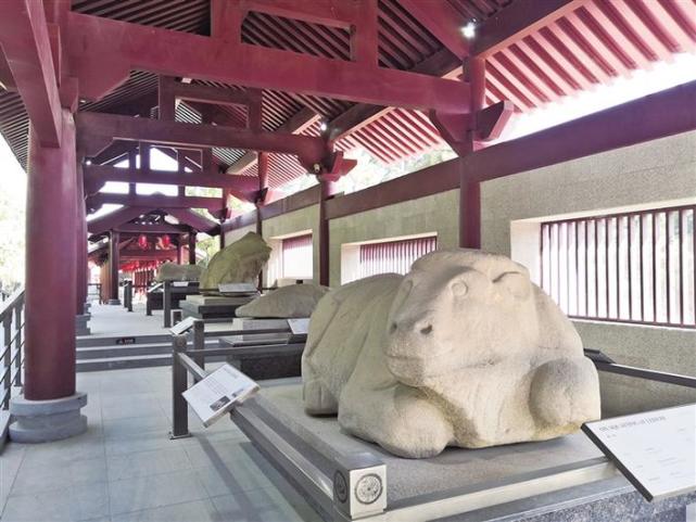 茂陵石刻群——石马等大型圆雕