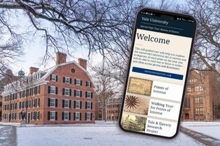 Connecticut Hall，Yale and Slavery walking tour 停靠点。研究项目确认至少五名被奴役者参与建造。