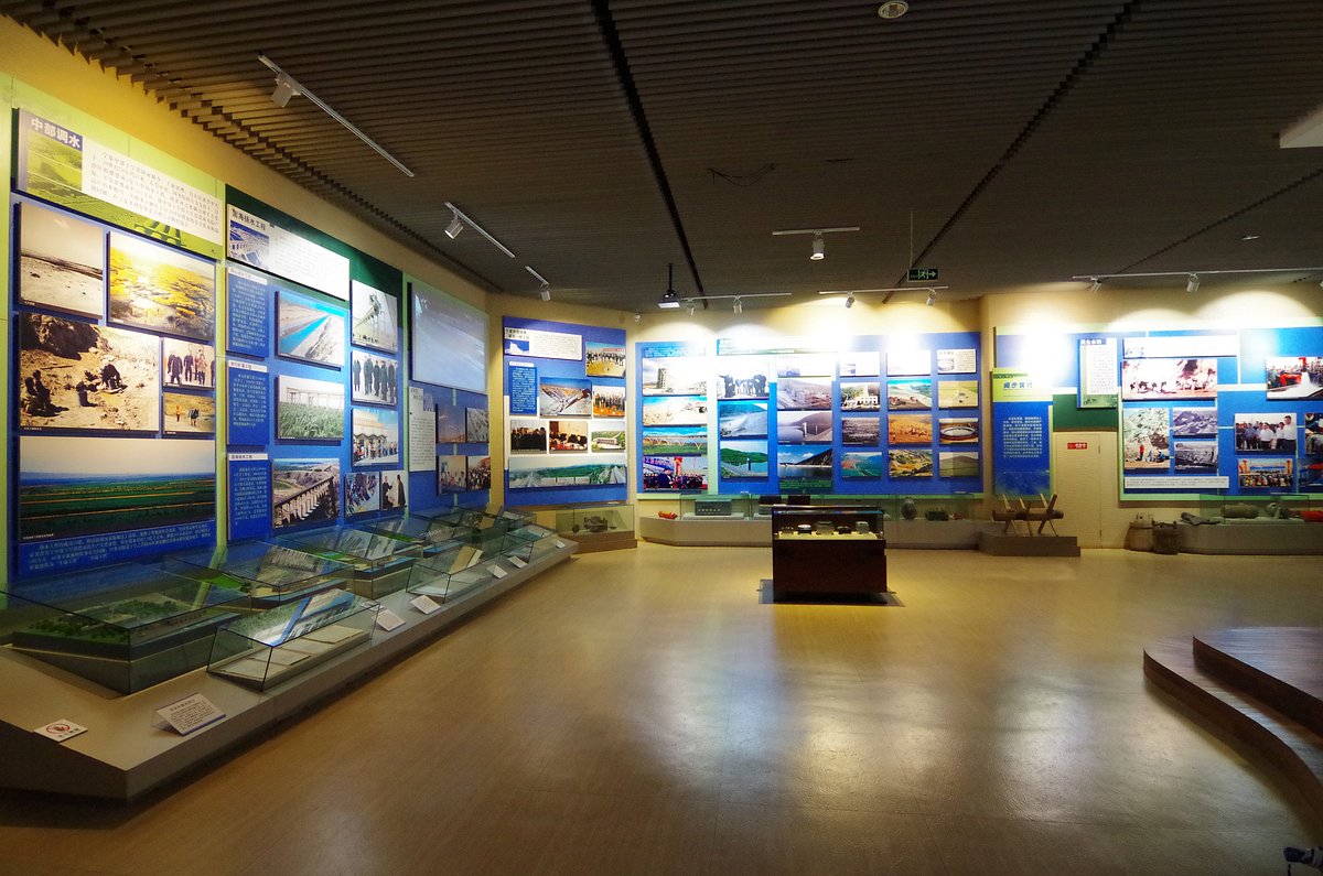 水利博物馆展厅内展示了宁夏地区的水利工程、青铜峡水库及相关历史与发展资料。