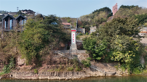 朱砂堡远眺茅台渡口，赤水河在此展宽