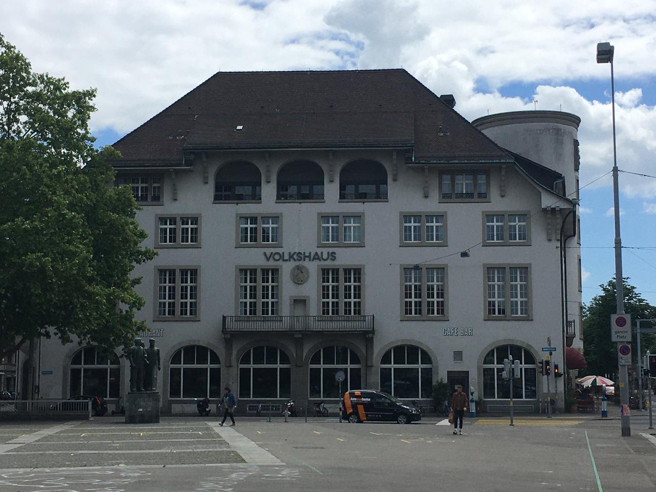 Volkshaus 从 Helvetiaplatz 方向看的外立面